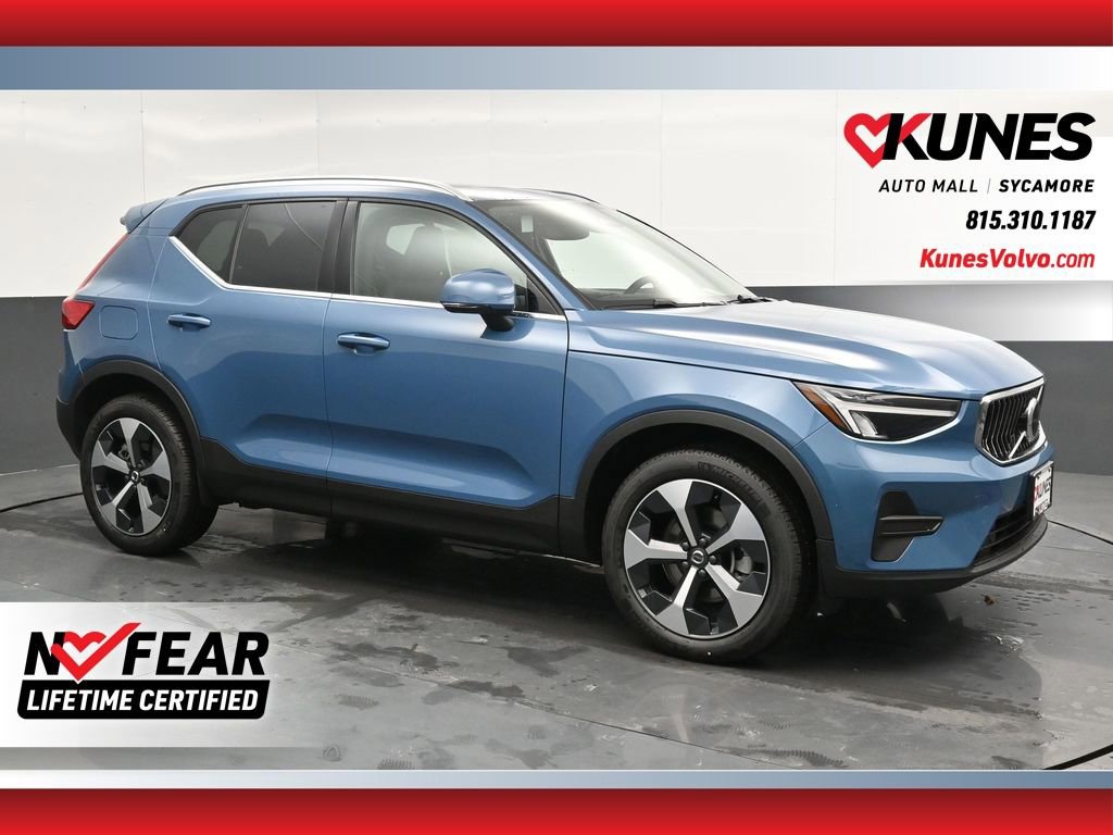 New 2025 Volvo XC40 B5 Core w/ Climate Package AWD/4WD image 1