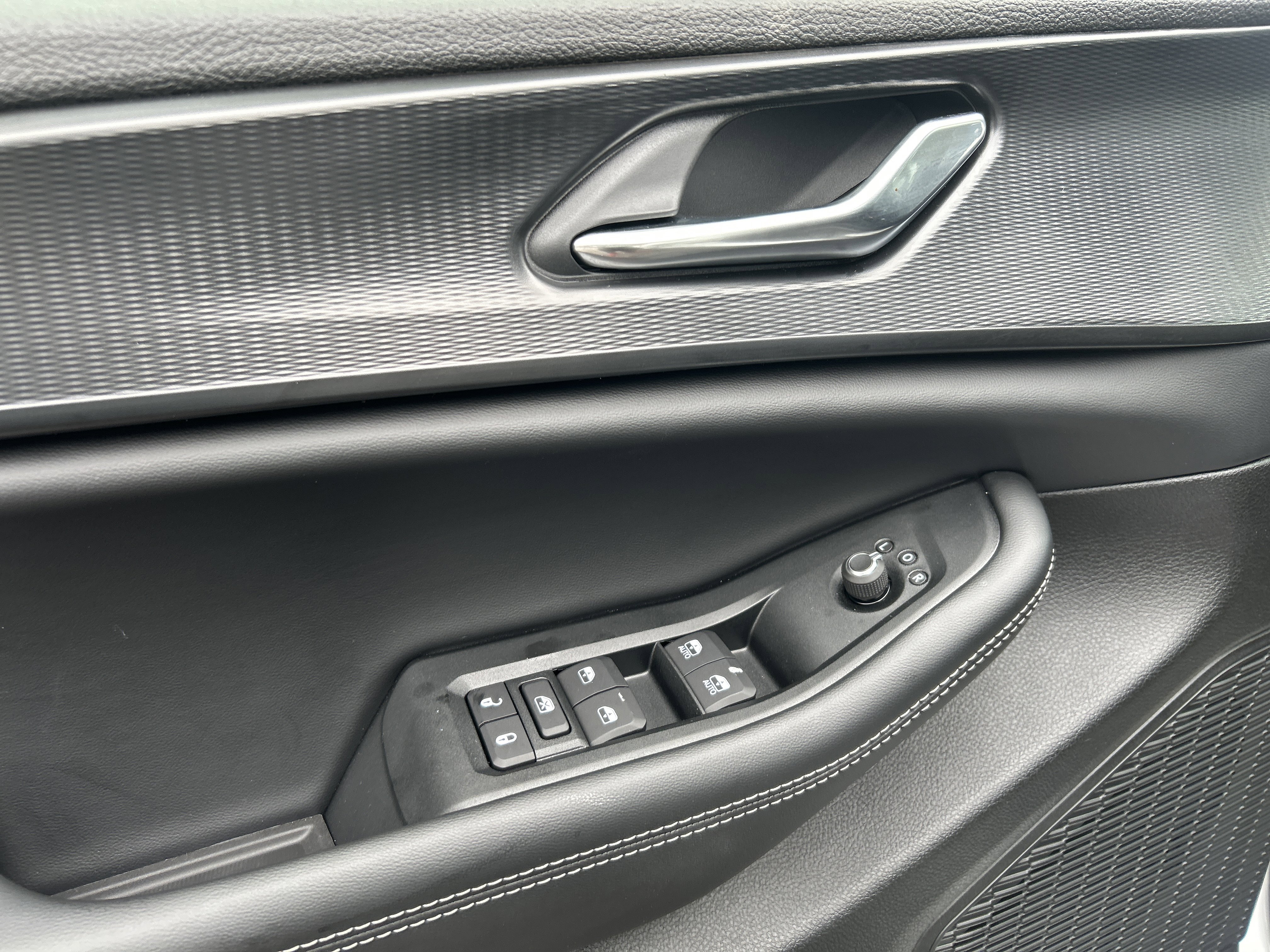 New 2025 Jeep Grand Cherokee L Laredo image 13