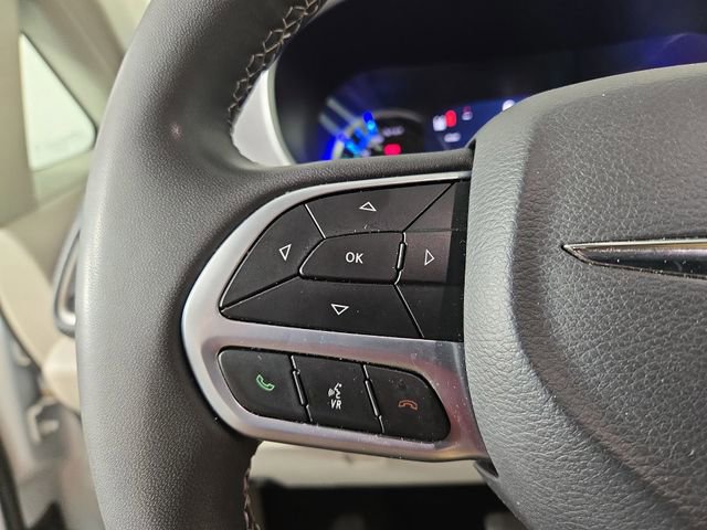 Used 2024 Chrysler Pacifica Select image 23