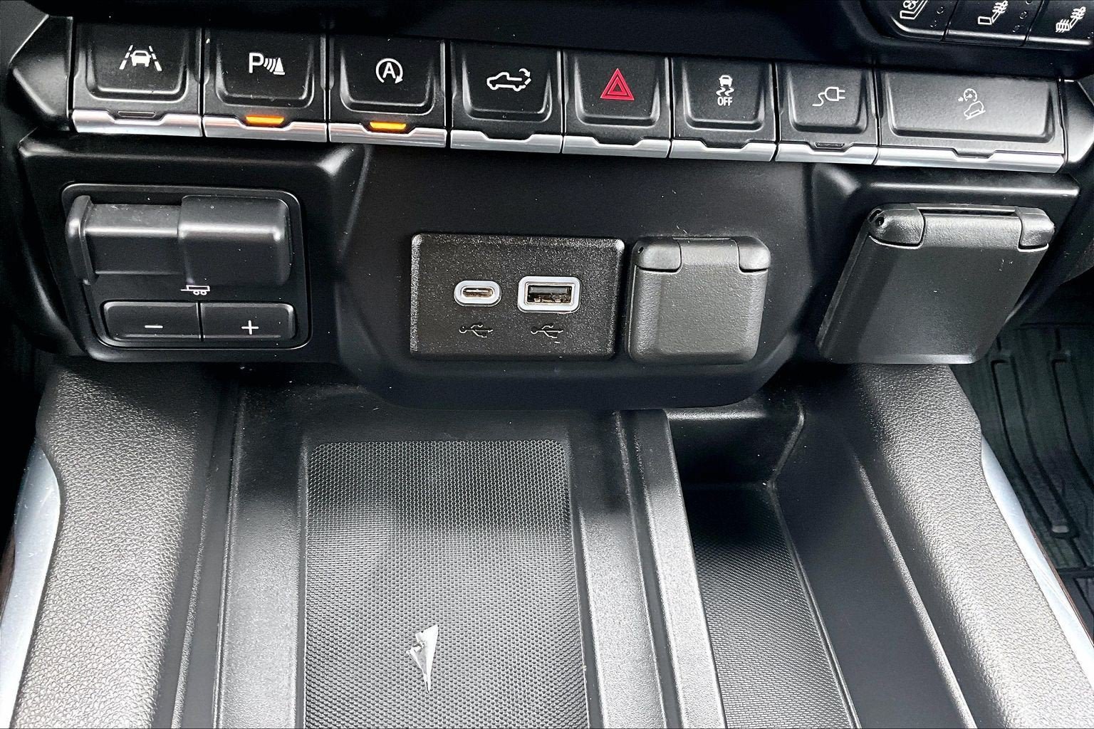 Used 2019 GMC Sierra 1500 SLT w/ SLT Premium Plus Package AWD/4WD image 30