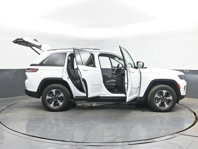 Used 2022 Jeep Grand Cherokee Limited 4xe w/ Luxury Tech Group II AWD/4WD image 53