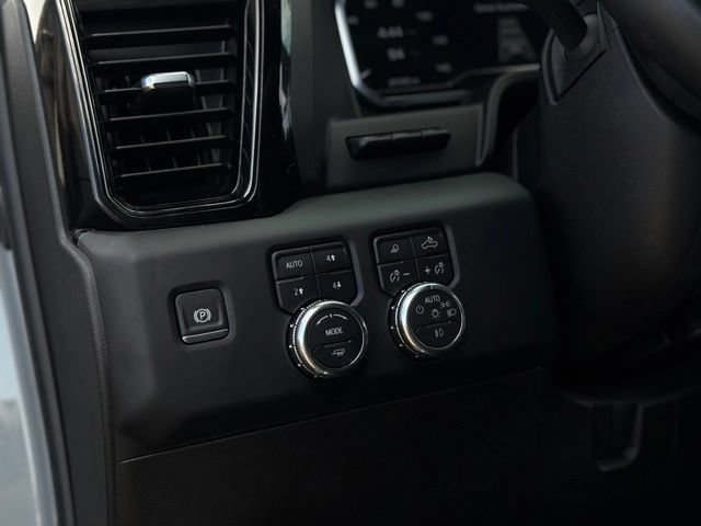 Used 2025 GMC Sierra 3500 AT4 w/ AT4 Premium Plus Package AWD/4WD image 16