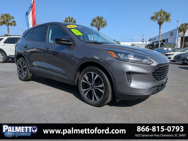 Used 2021 Ford Escape SE w/ SE Sport Appearance Package image 2