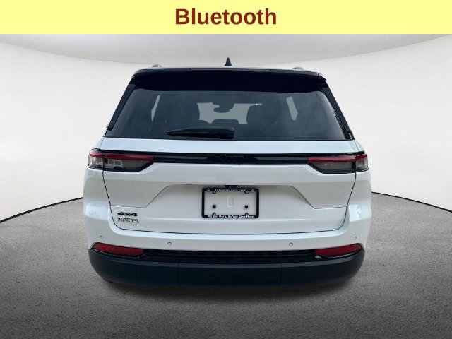 Used 2023 Jeep Grand Cherokee Altitude AWD/4WD image 11