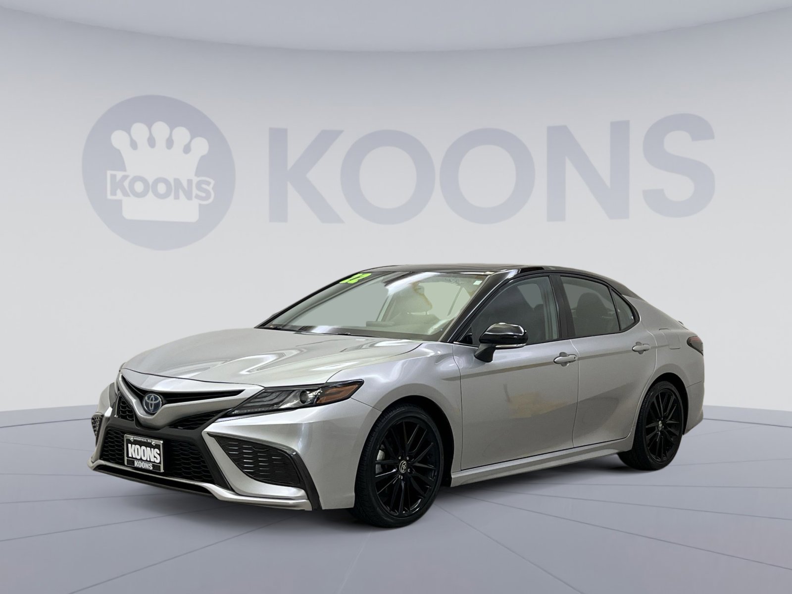 Used 2022 Toyota Camry XSE image 1