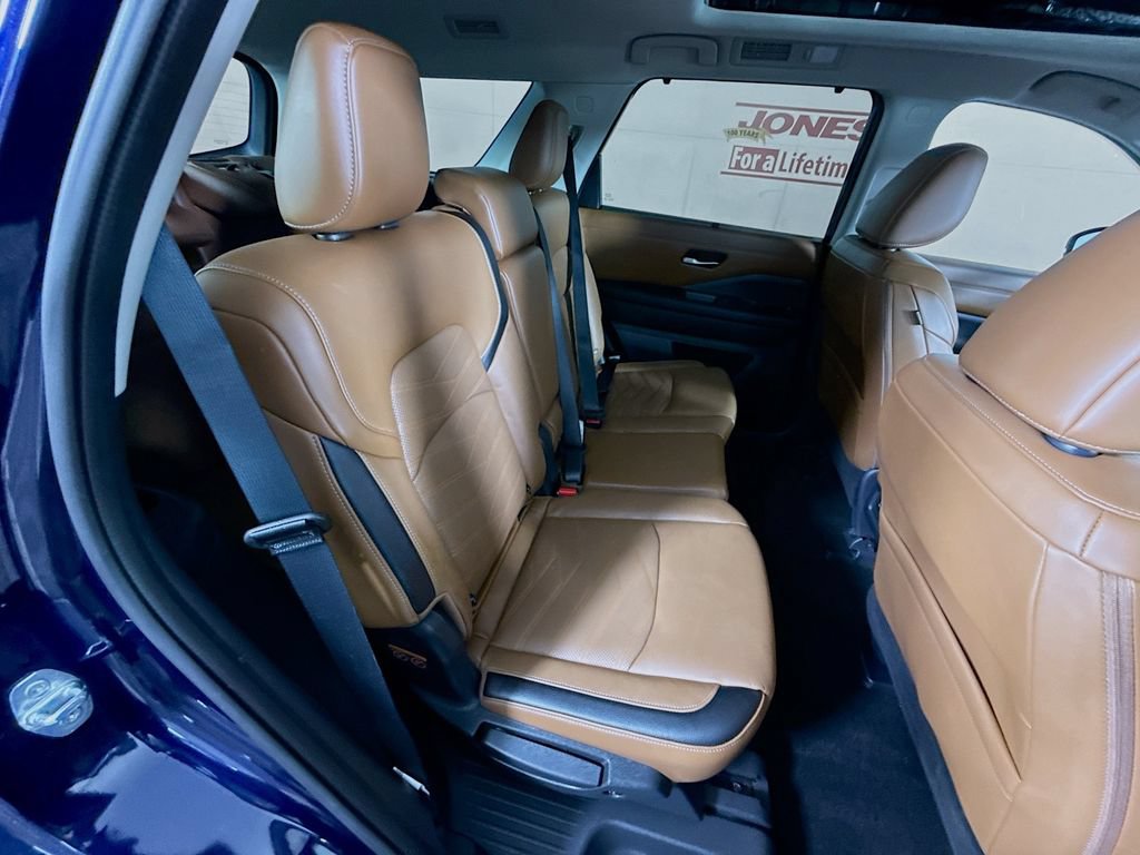 Certified 2024 Nissan Pathfinder Platinum w/ Cargo Package AWD/4WD image 35