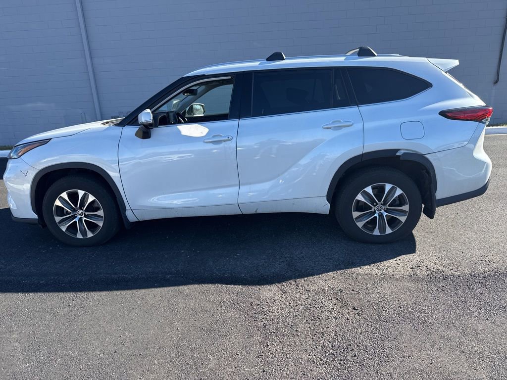 Used 2022 Toyota Highlander XLE