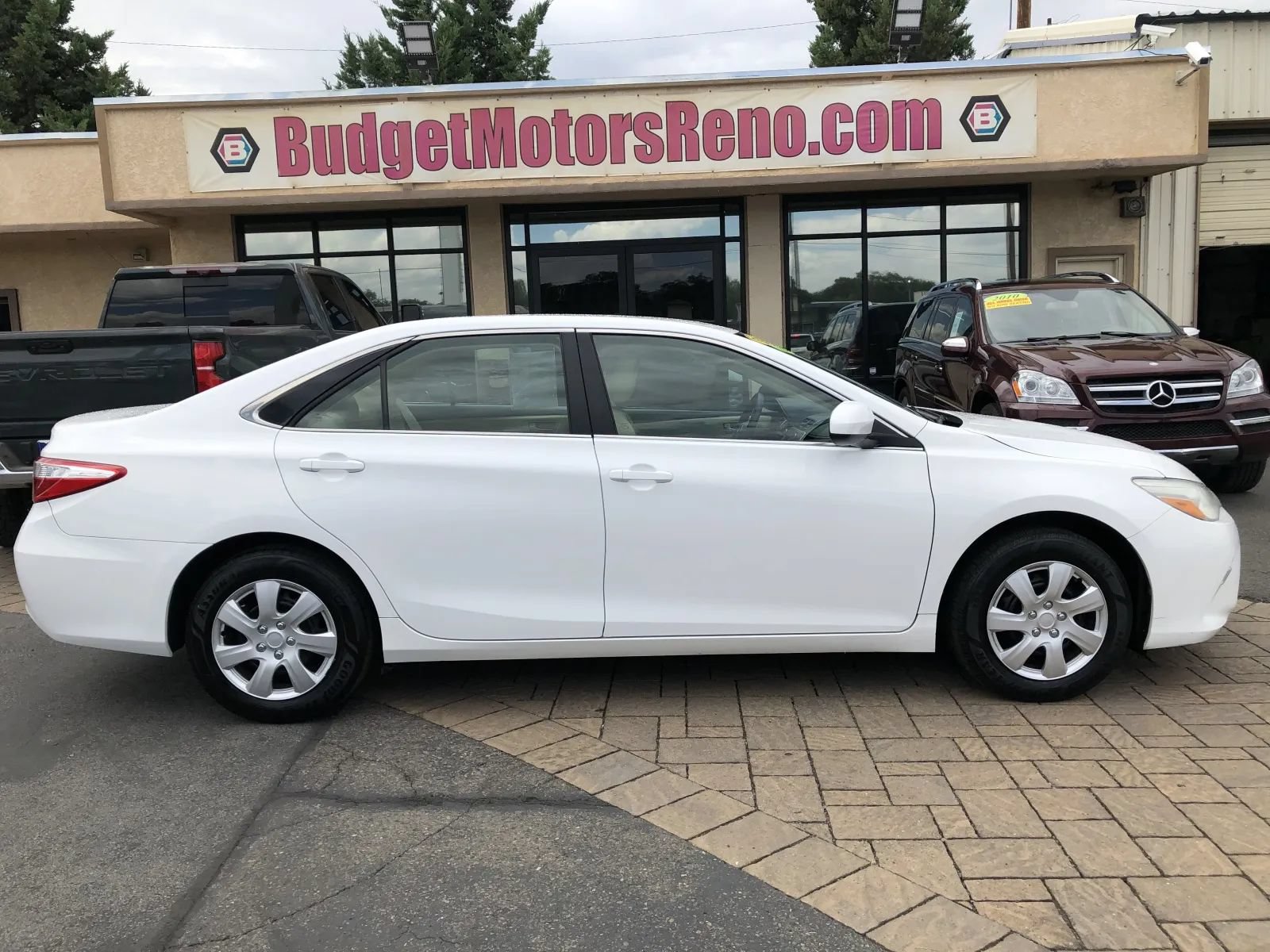 Used 2016 Toyota Camry LE FWD image 1