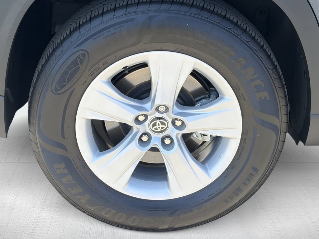 Certified 2025 Toyota Grand Highlander FWD image 14