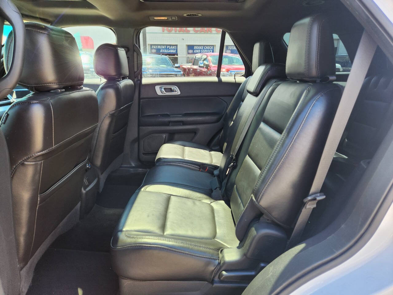 Used 2014 Ford Explorer XLT w/ Equipment Group 202A AWD/4WD image 14