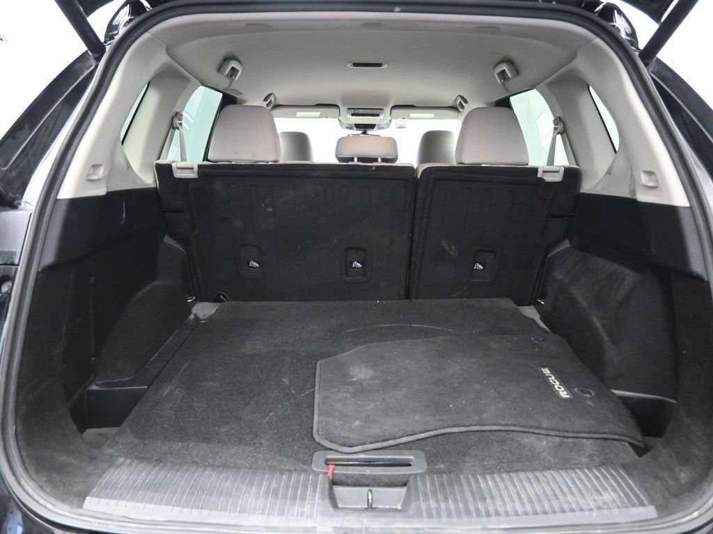 Used 2025 Nissan Rogue SV AWD/4WD image 29
