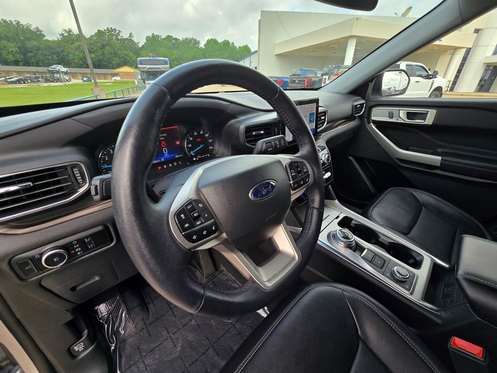 Used 2023 Ford Explorer Limited AWD/4WD image 11