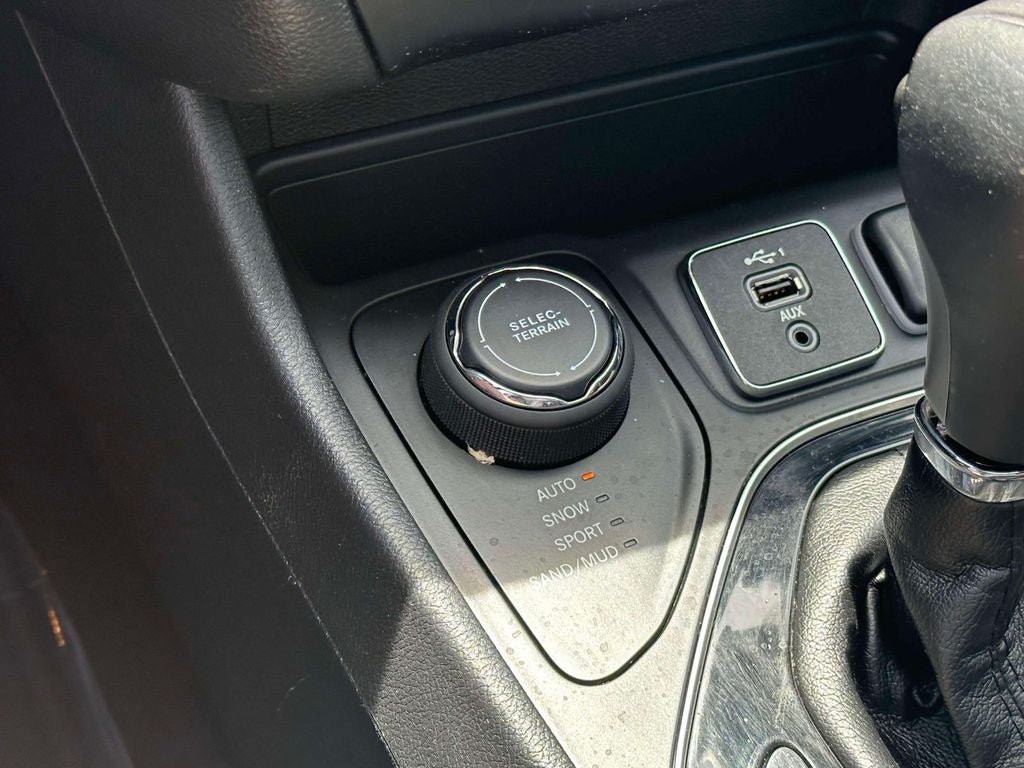Used 2019 Jeep Cherokee Limited AWD/4WD image 33