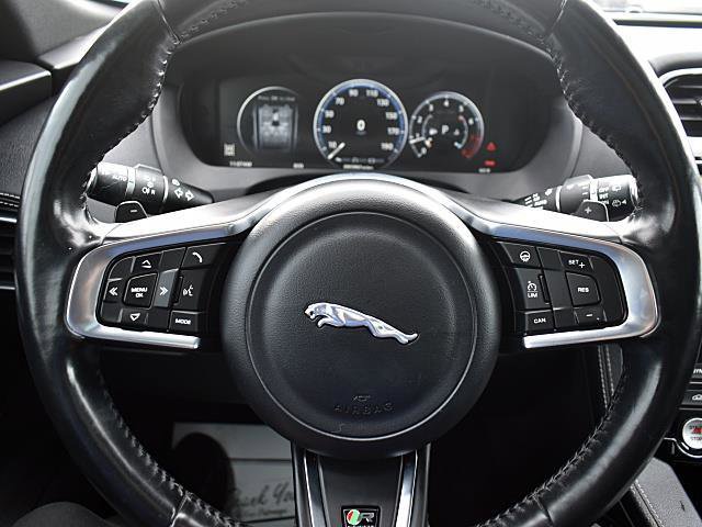 Used 2017 Jaguar F-PACE R-Sport image 25