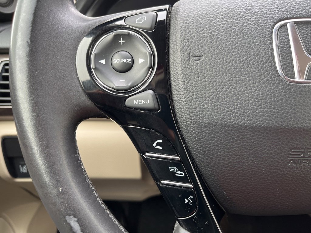 Used 2017 Honda Accord Touring image 30