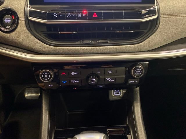 Used 2023 Jeep Compass Latitude w/ Sun and Sound Group AWD/4WD image 13