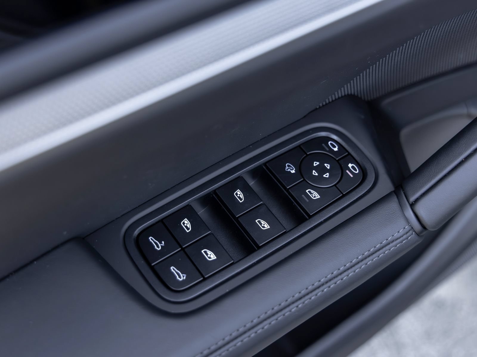 New 2026 Porsche Cayenne Coupe AWD/4WD image 23