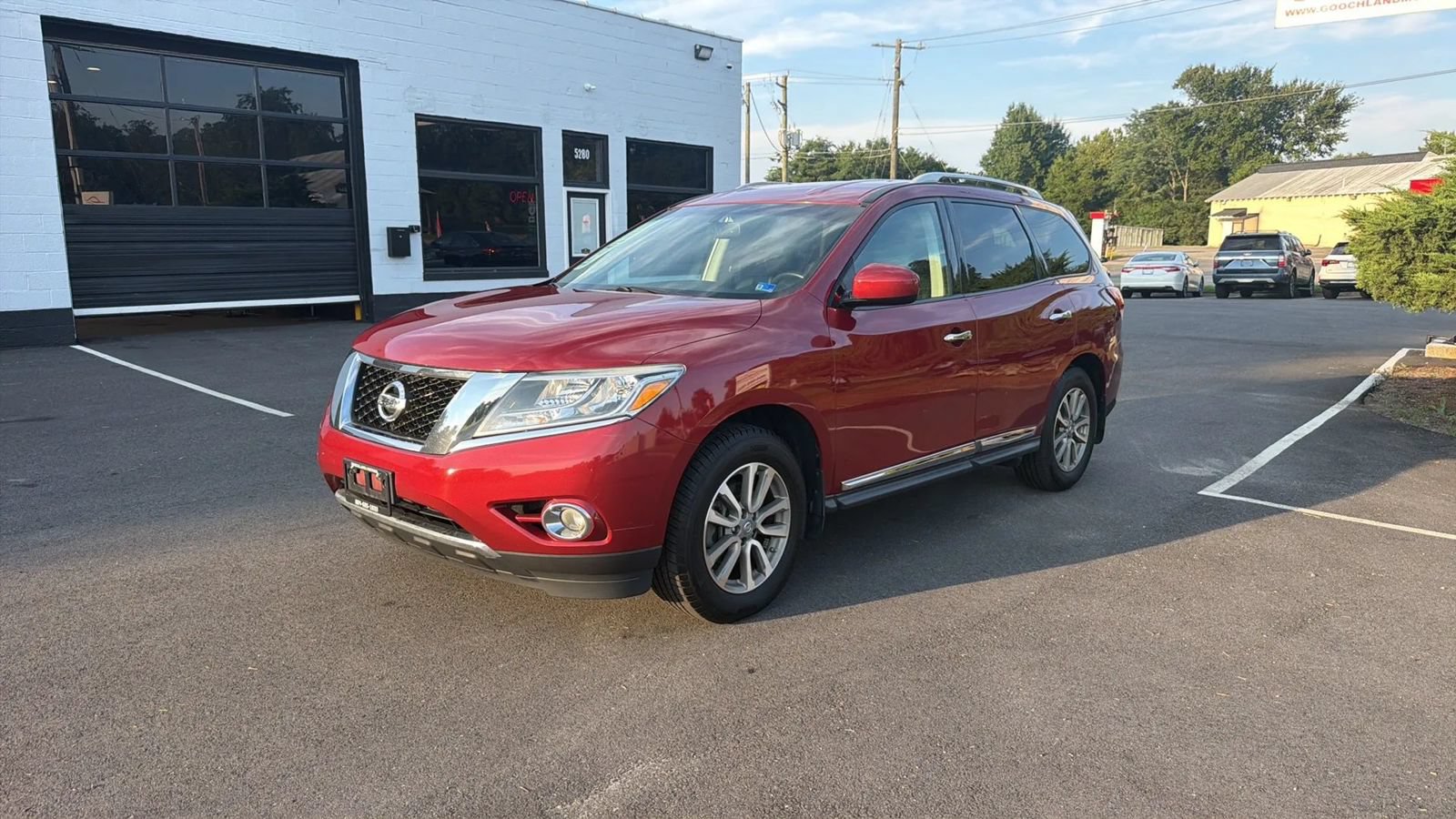 Used 2014 Nissan Pathfinder SL w/ SL Tech Package AWD/4WD image 3