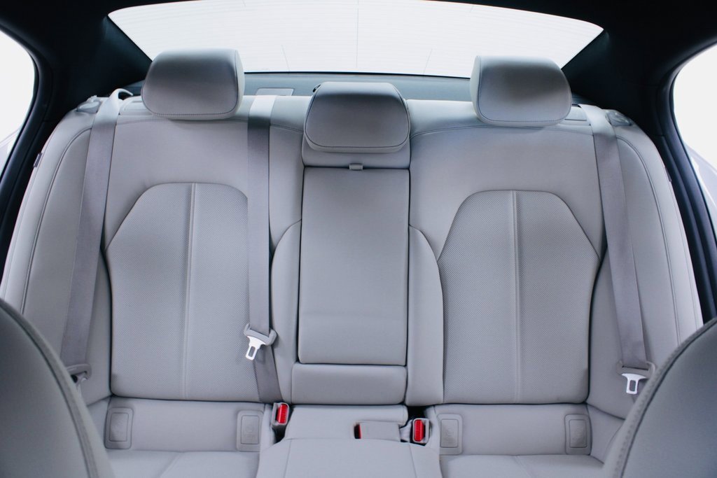 Used 2025 Genesis G70 2.5T image 21