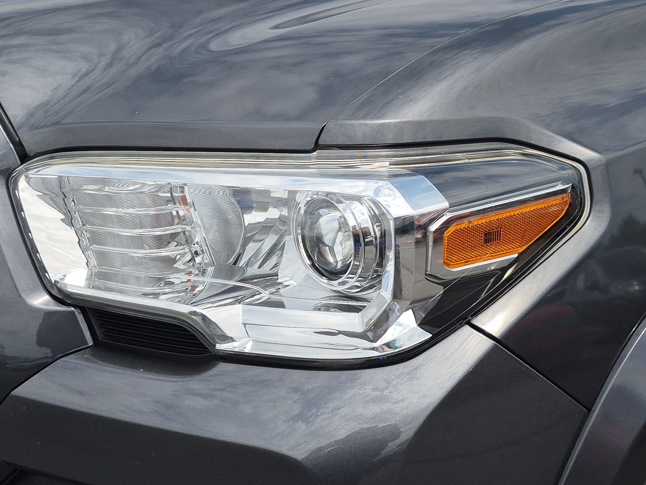 Used 2019 Toyota Tacoma SR5 AWD/4WD image 12