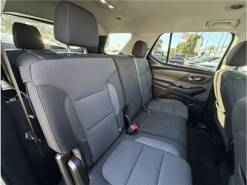 Used 2020 Chevrolet Traverse LS image 29