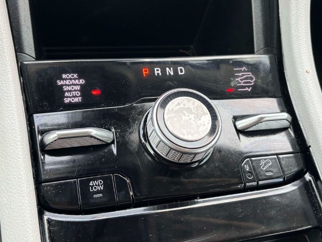 Used 2022 Jeep Grand Cherokee Overland w/ MOPAR Finishing Package AWD/4WD image 26