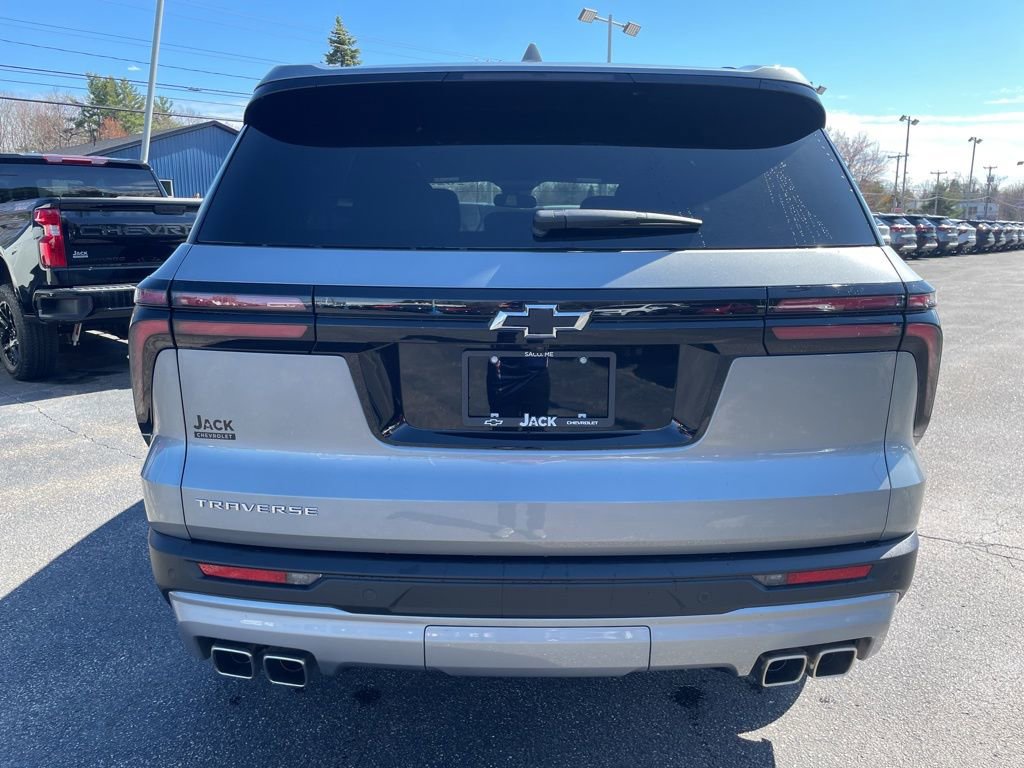Used 2025 Chevrolet Traverse LT w/ LPO, Floor Liner Package FWD image 6