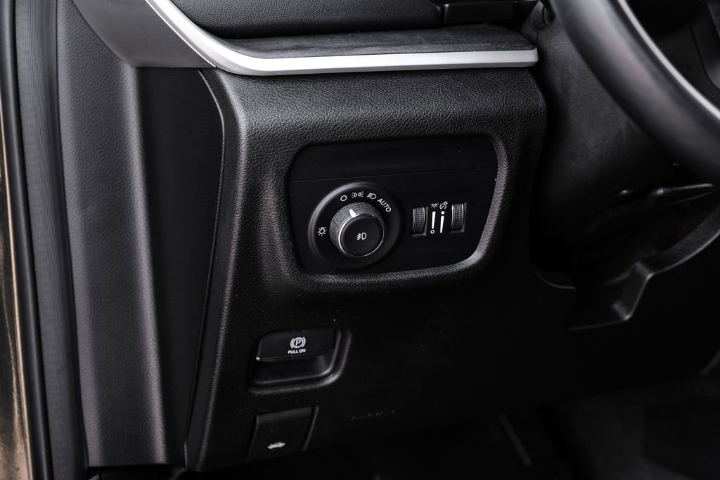 Used 2022 Jeep Grand Cherokee L Limited RWD image 37