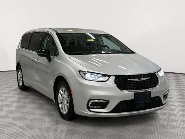 Used 2024 Chrysler Pacifica Touring-L image 1