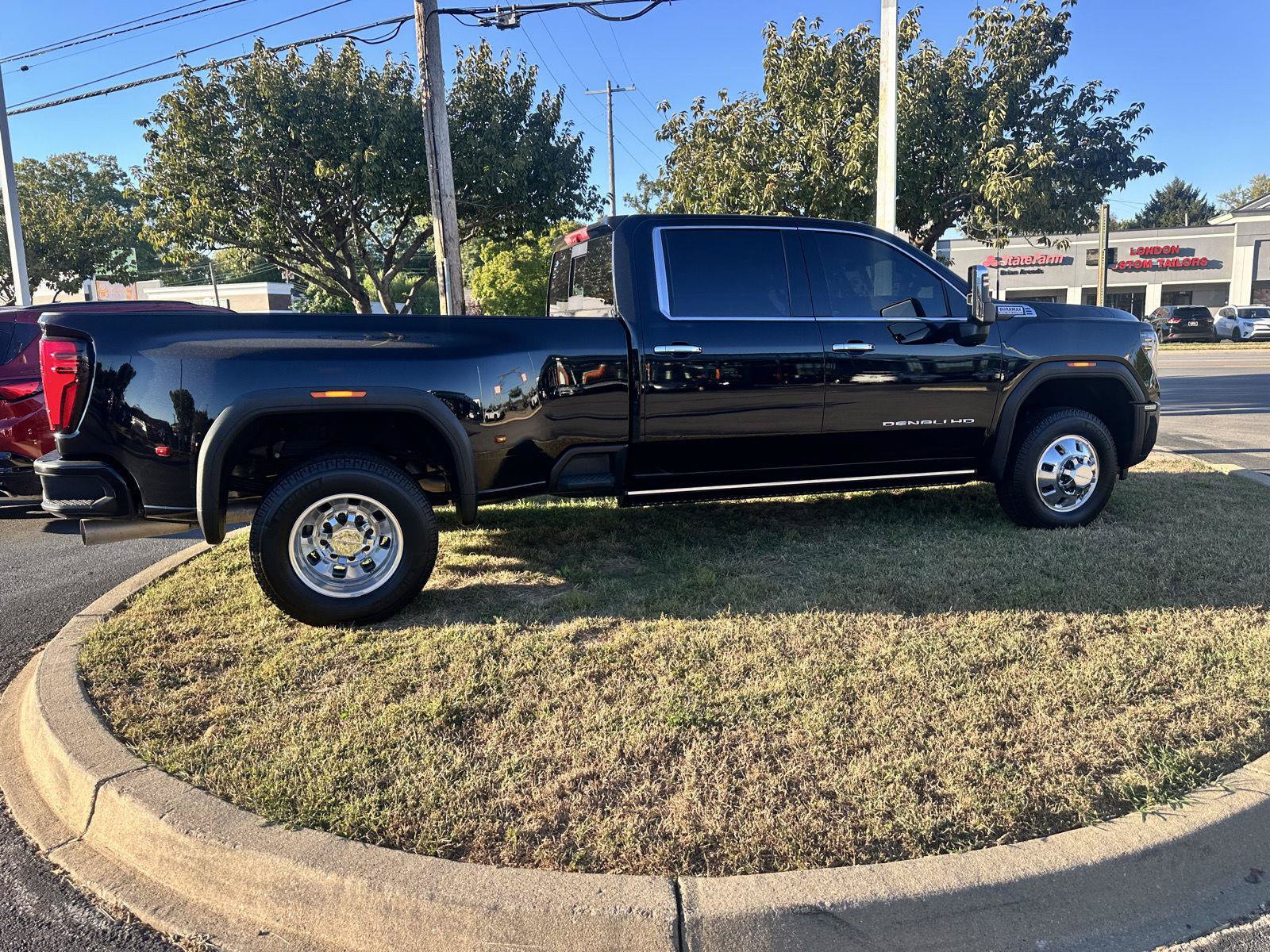 Used 2026 GMC Sierra 3500 Denali w/ Denali Reserve Package AWD/4WD image 2