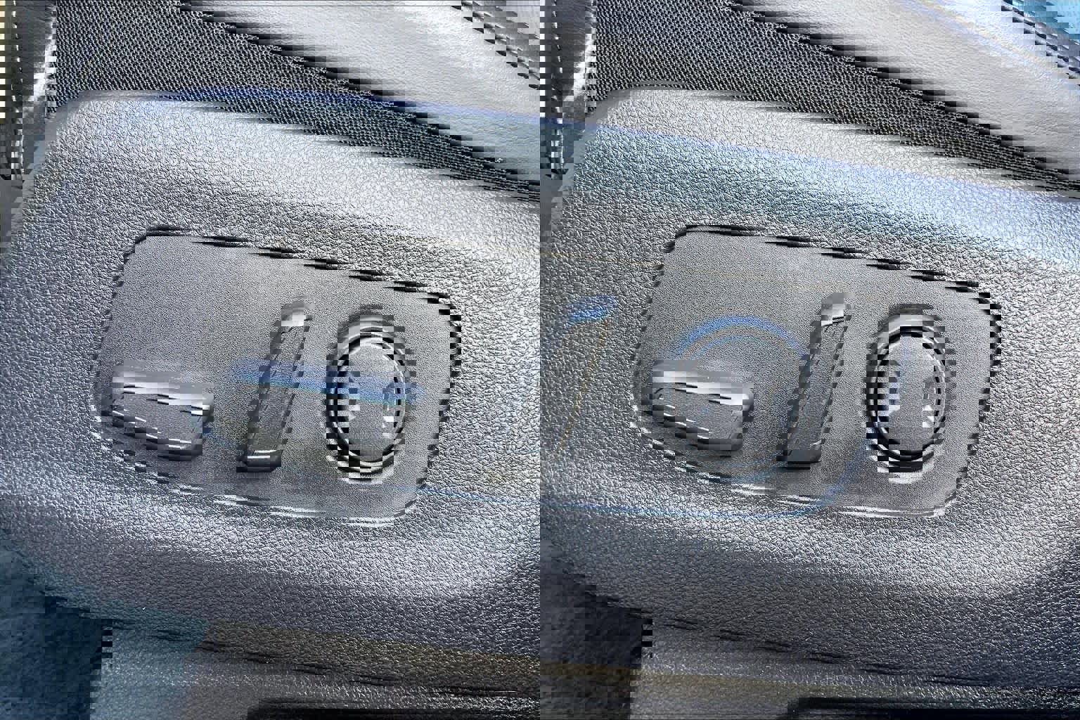 Used 2022 Kia Carnival LX image 34