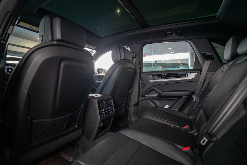New 2025 Porsche Cayenne AWD/4WD image 43