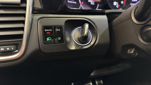 Used 2021 Porsche Cayenne Turbo image 20