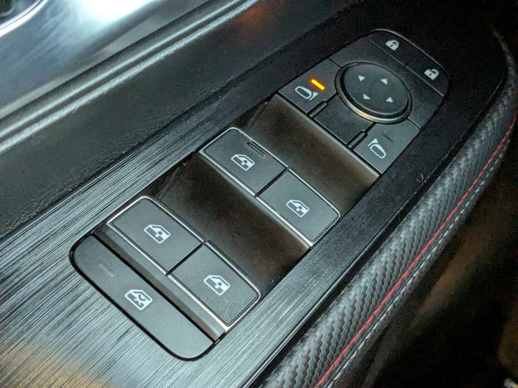 Used 2025 Nissan Kicks SR FWD image 24