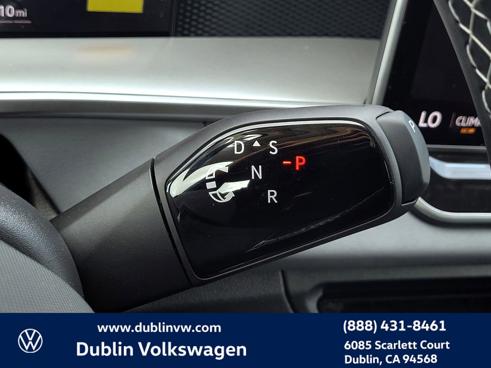 New 2026 Volkswagen Tiguan SE image 18