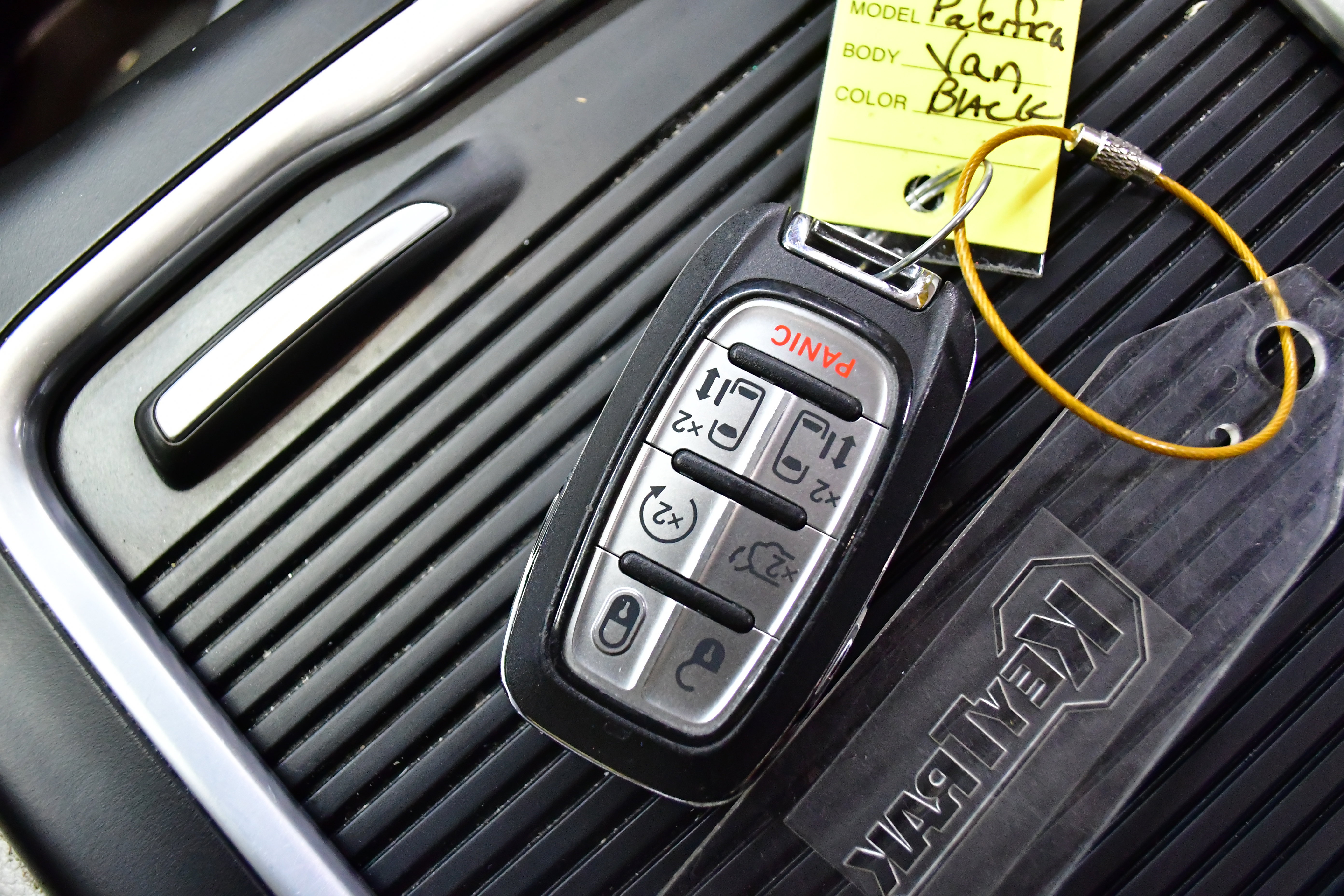 Used 2025 Chrysler Pacifica Select FWD image 34