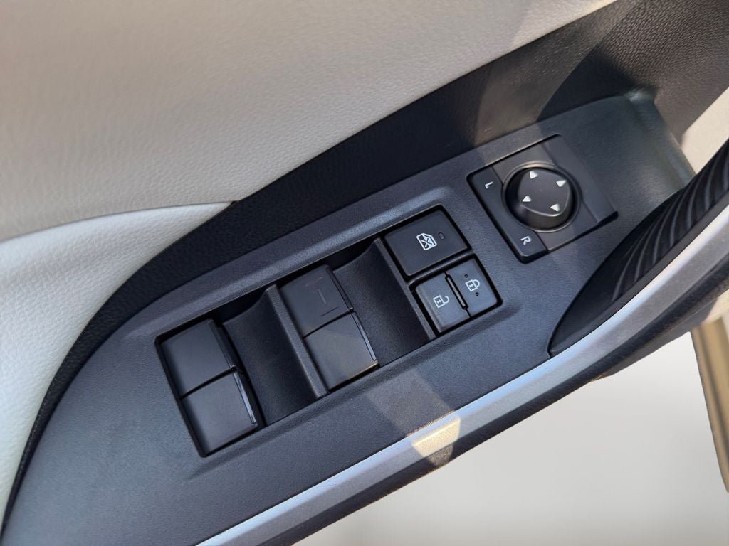 Used 2021 Toyota RAV4 XLE AWD/4WD image 21
