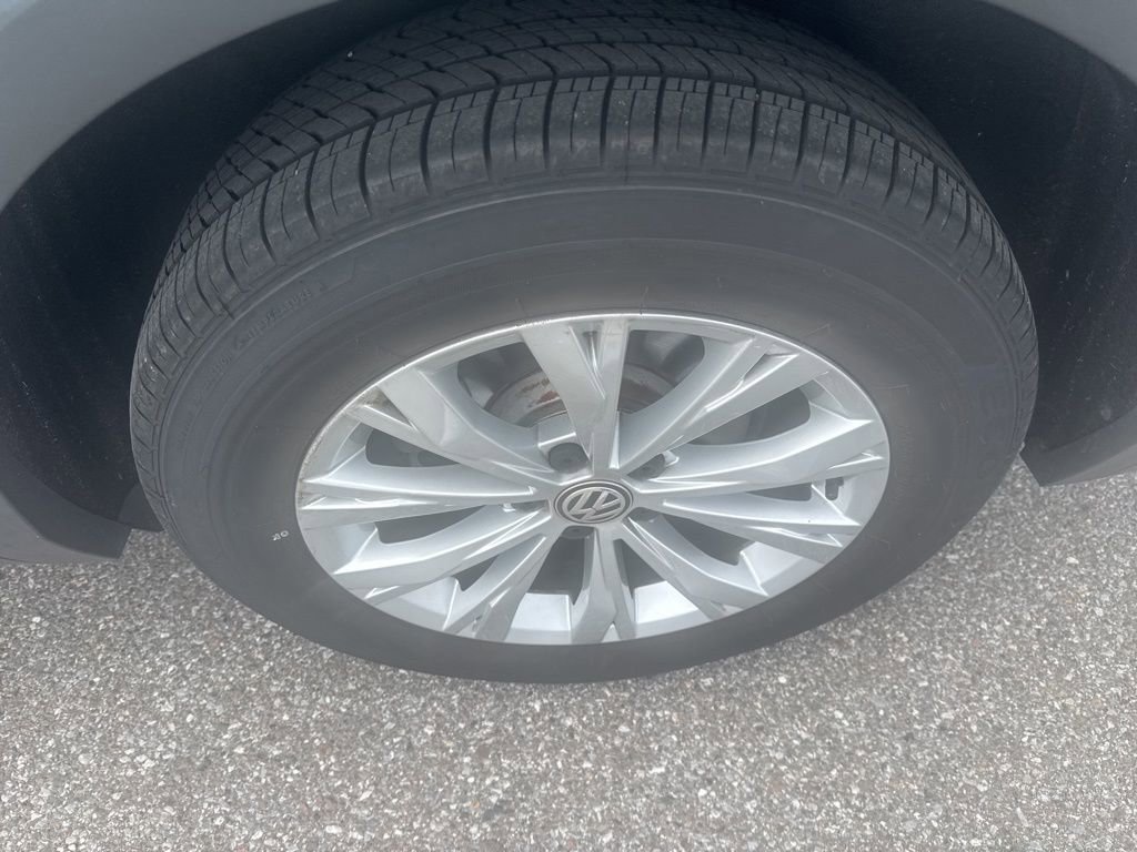 Used 2019 Volkswagen Tiguan SE w/ Panoramic Sunroof Package image 10