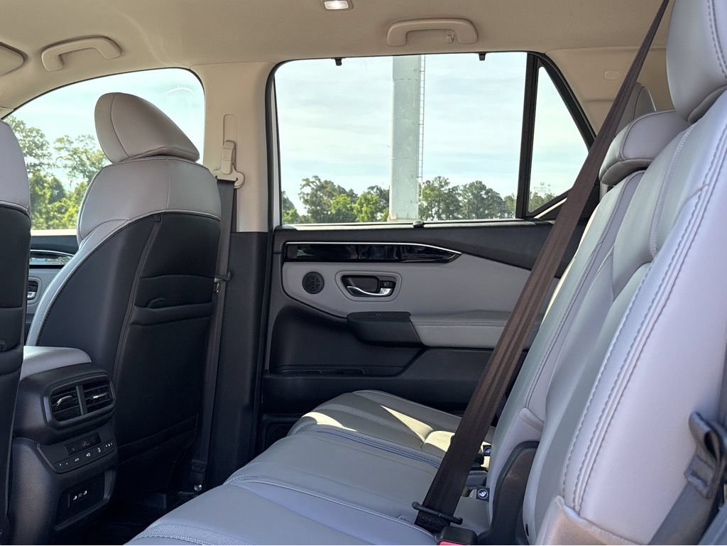 Used 2025 Honda Pilot EX-L image 16