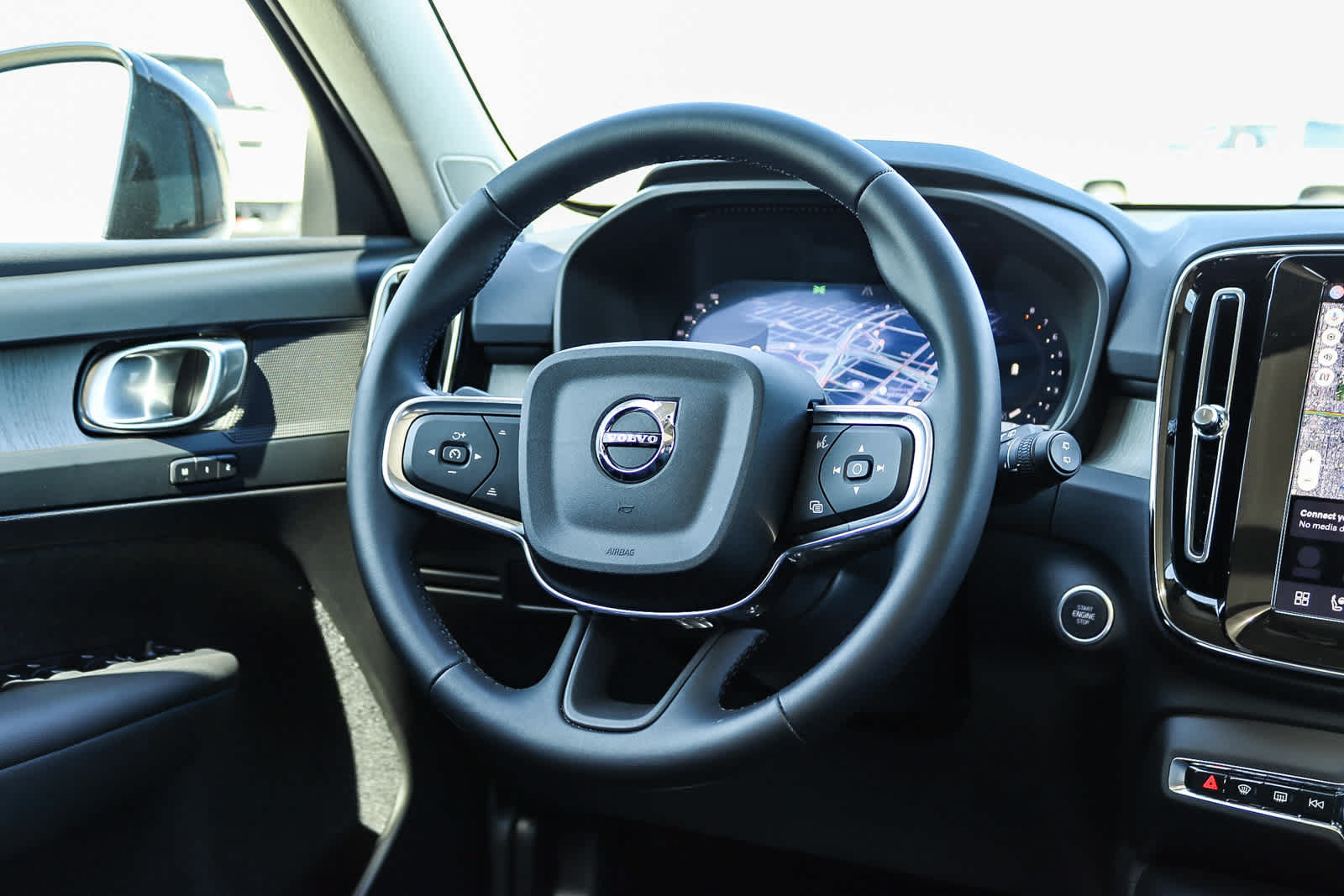 Used 2025 Volvo XC40 B5 Plus w/ Protection Package Premier AWD/4WD image 17