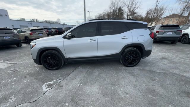 Used 2021 GMC Terrain SLT w/ Elevation Edition image 5