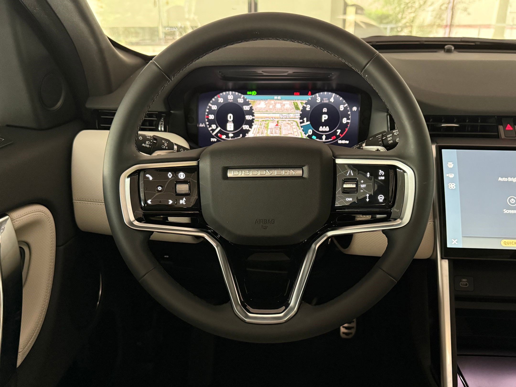 Certified 2025 Land Rover Discovery Sport Dynamic SE image 14