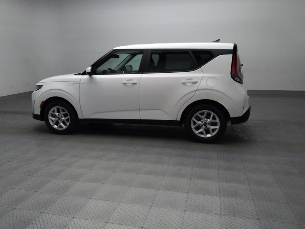 Used 2025 Kia Soul LX image 3