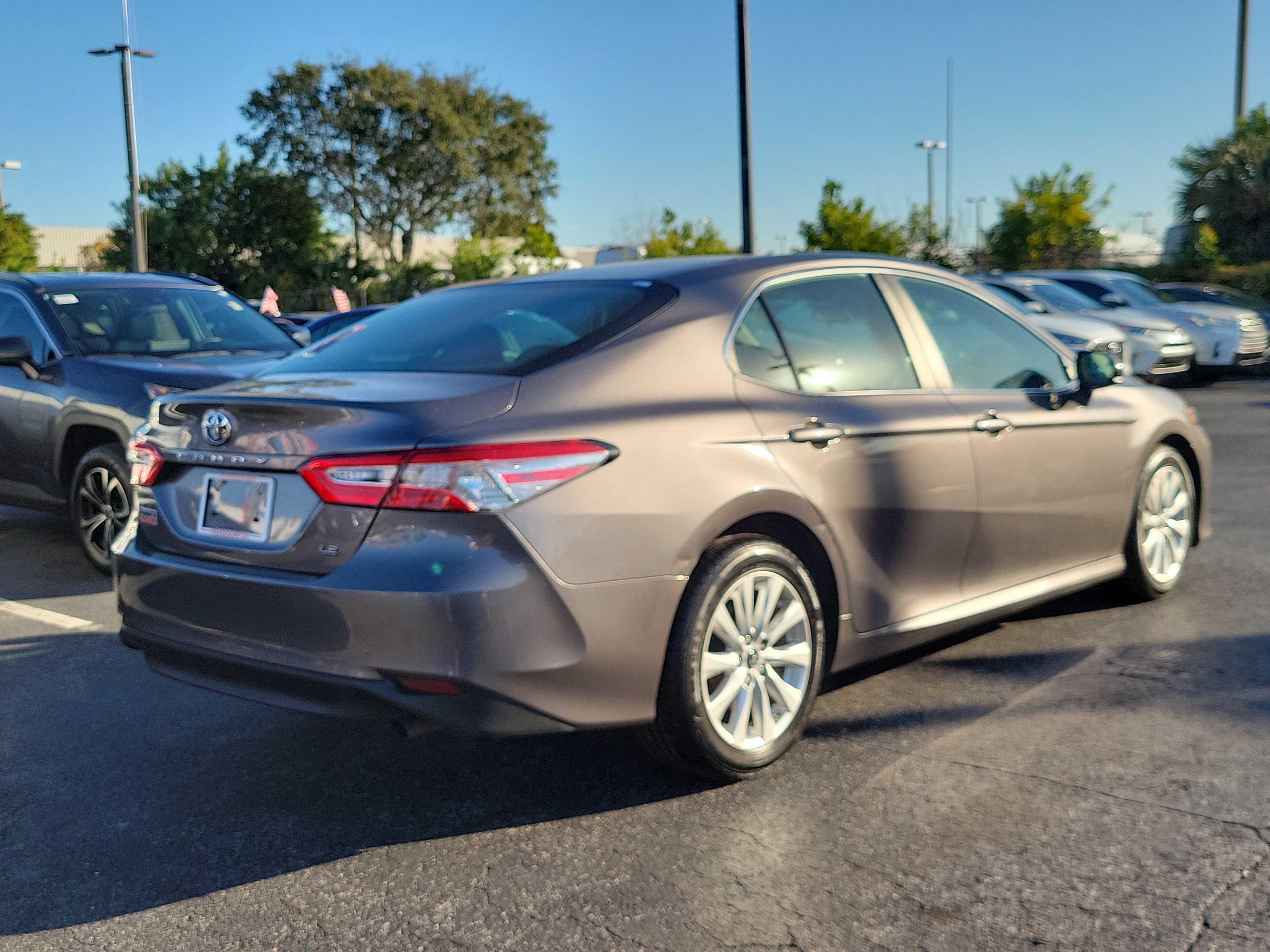 Used 2018 Toyota Camry SE image 11