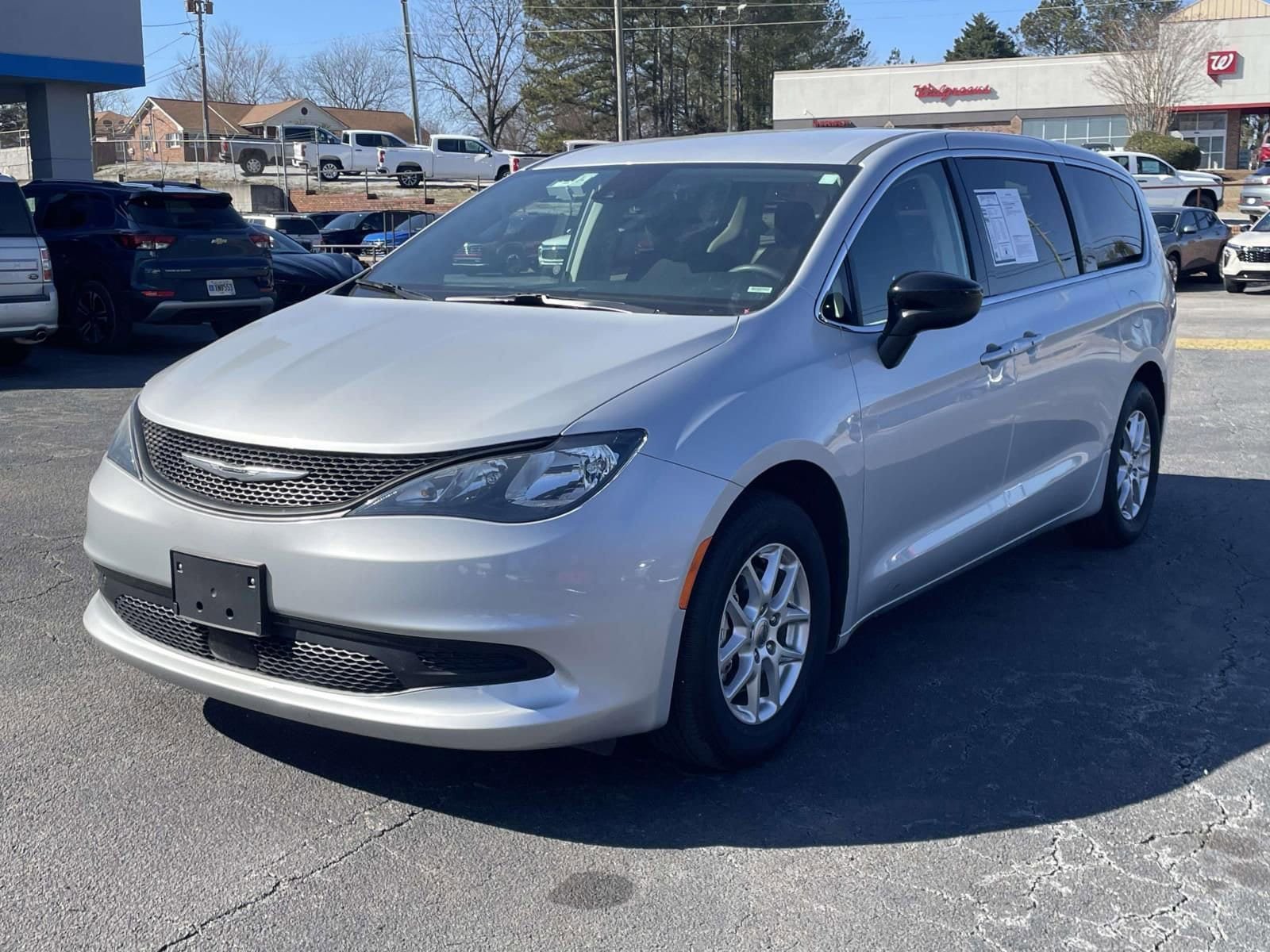 Used 2024 Chrysler Voyager LX image 7