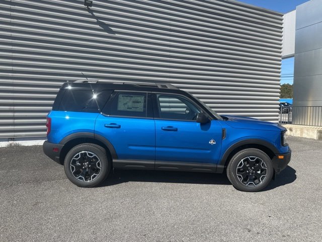 New 2025 Ford Bronco Sport Outer Banks image 2