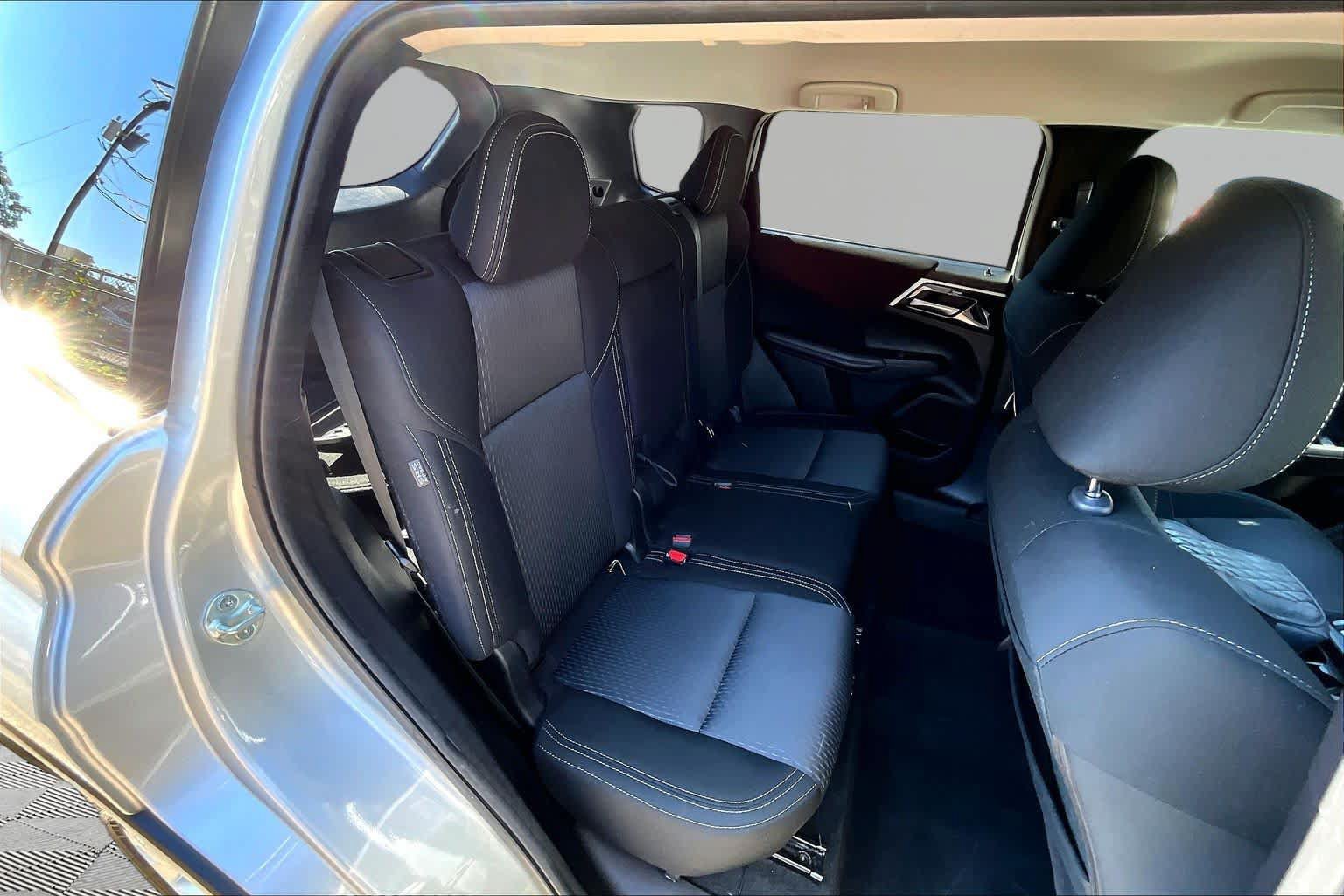 Used 2024 Mitsubishi Outlander ES FWD image 20