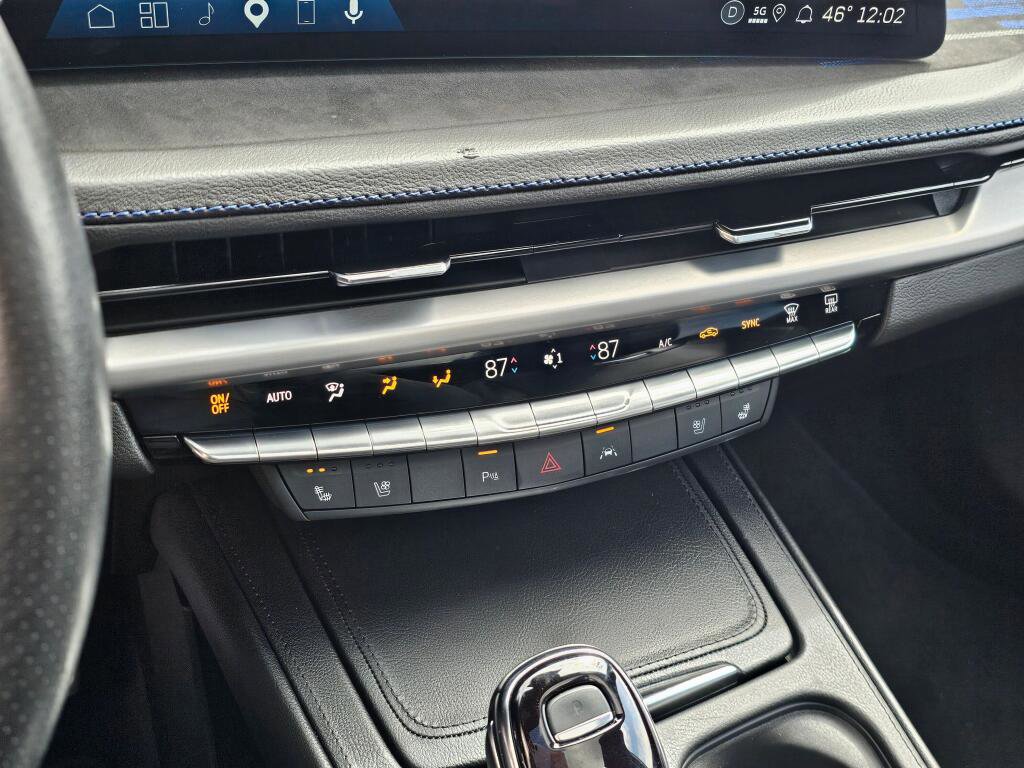 Used 2024 Cadillac XT4 Sport image 32