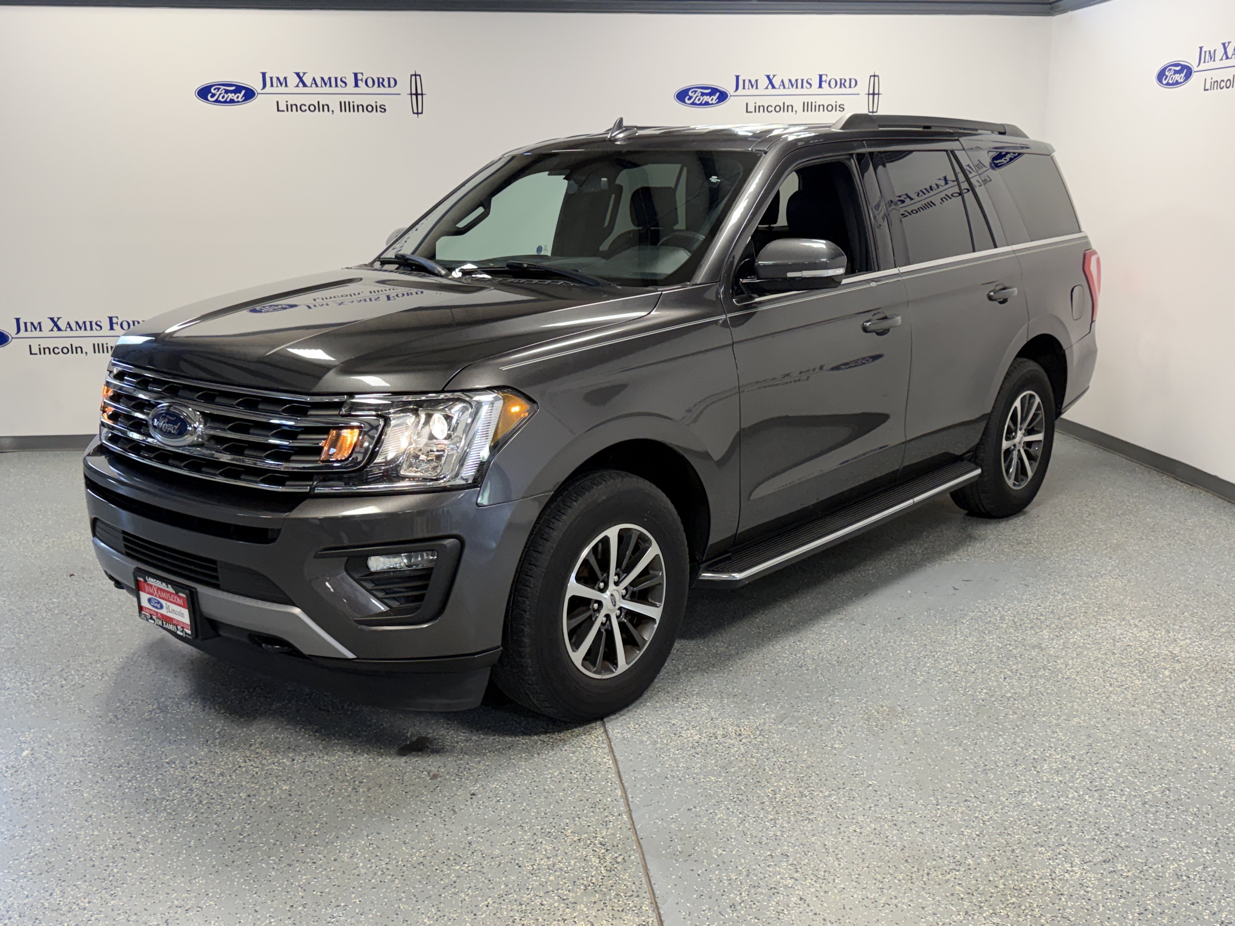 Used 2019 Ford Expedition XLT w/ Equipment Group 202A AWD/4WD image 3