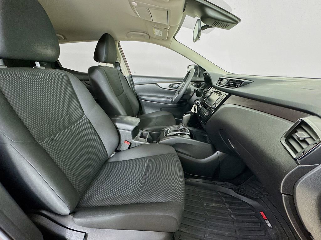Used 2020 Nissan Rogue Sport S image 34